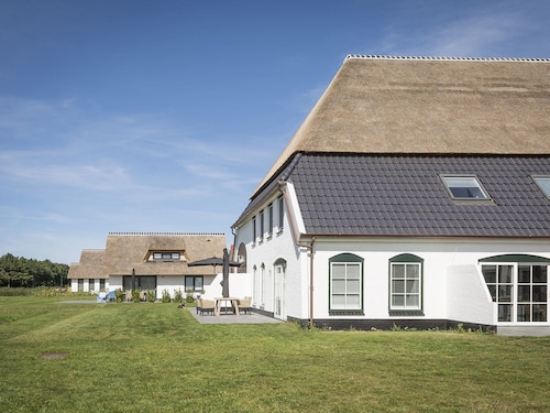 Apartment in De Cocksdorp near Beach