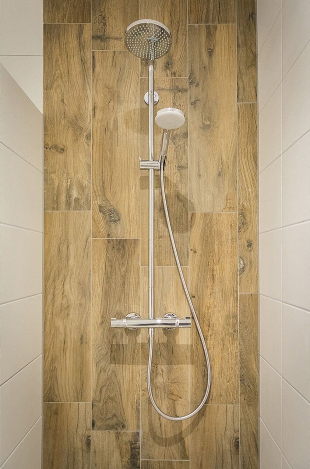 Ensemble douche/baignoire, serviettes fournies