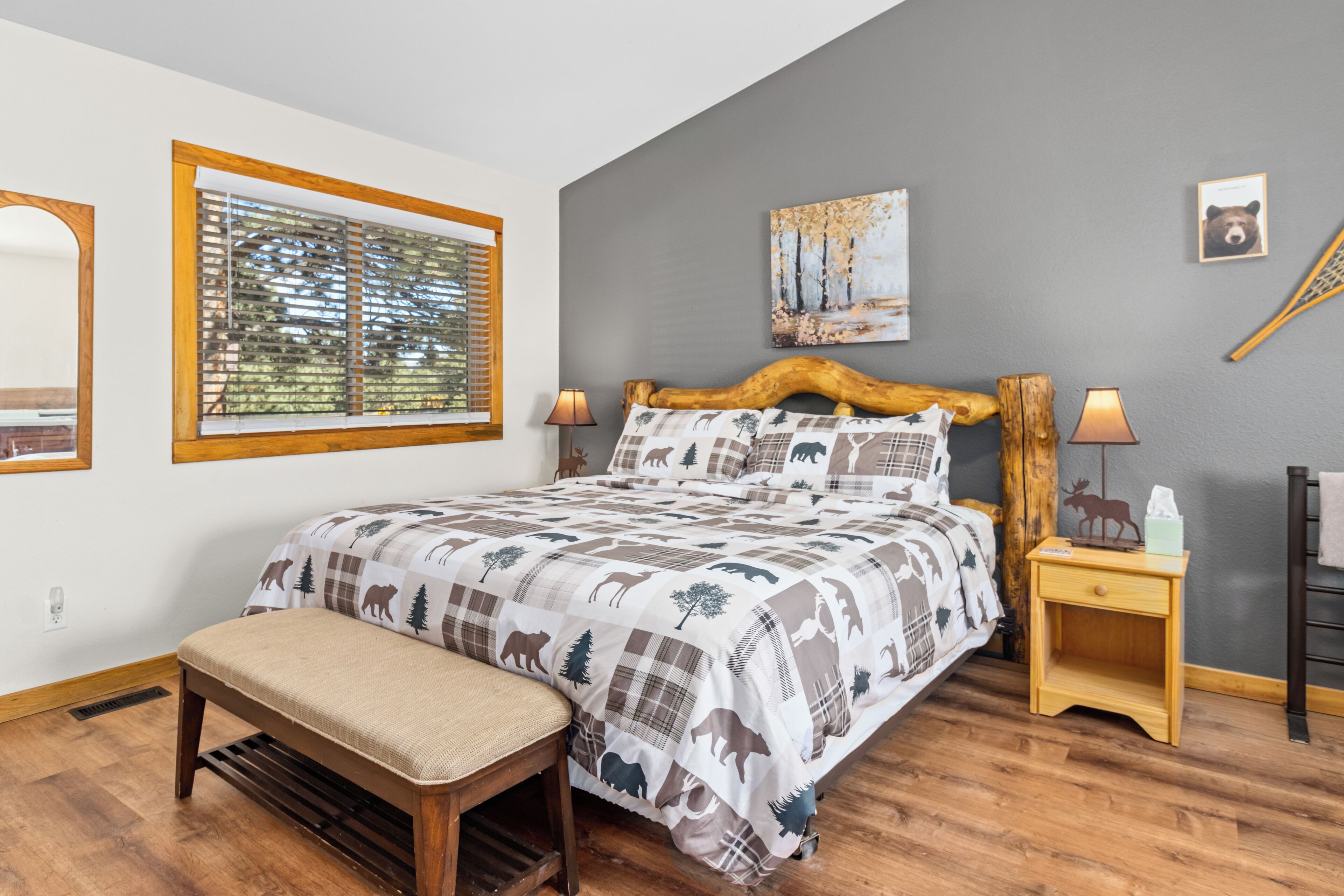 Romantic Cabin | Individually decorated, individually furnished, iron/ironing board