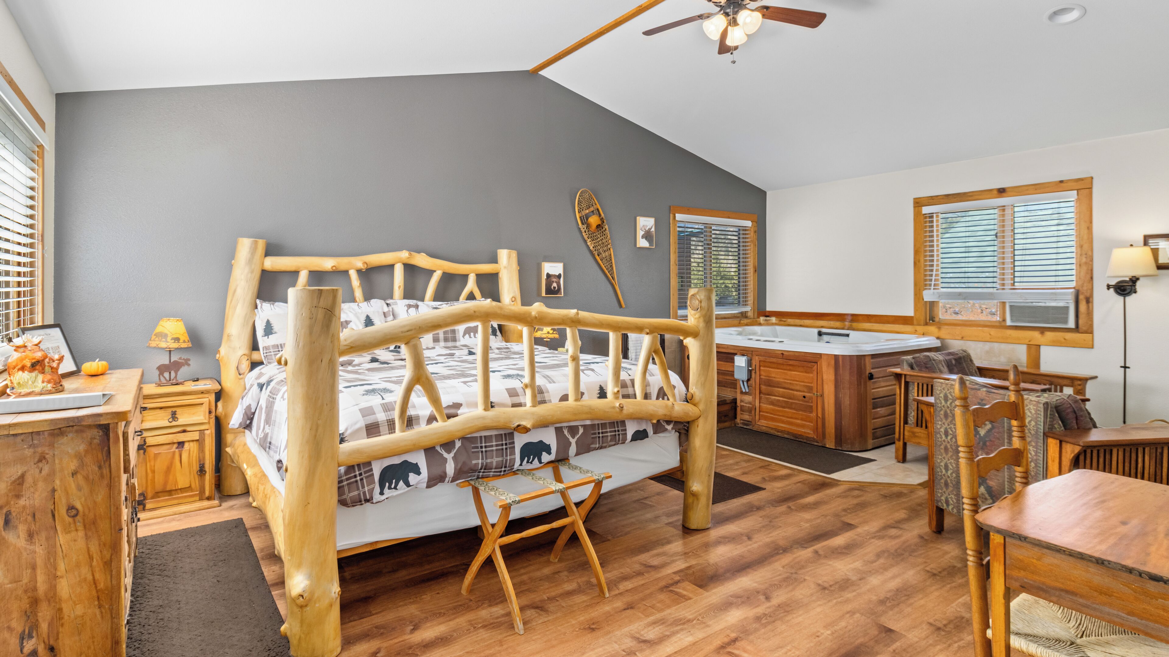 Romantic Cabin | Individually decorated, individually furnished, iron/ironing board