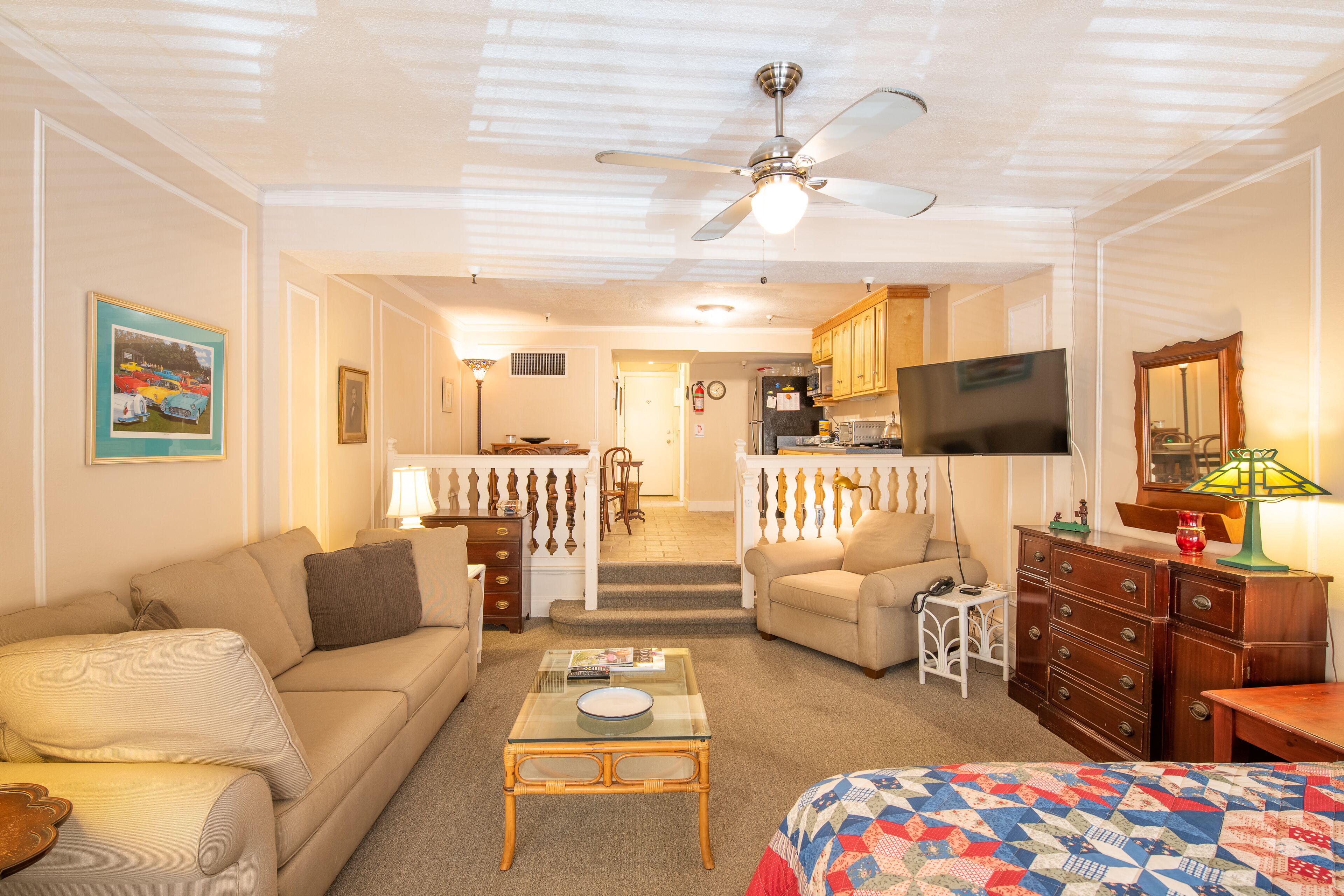 Iconic hotel condo 2 blocks from beach with courtyard pool & veranda