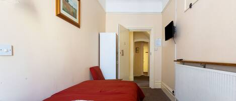 8 bedrooms, bed sheets