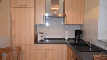 Kühlschrank, Ofen, Herdplatte, Geschirrspüler