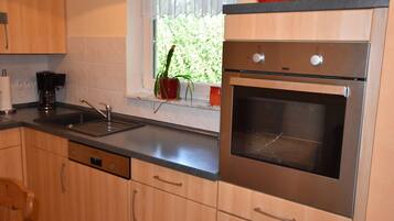 Kühlschrank, Ofen, Herdplatte, Geschirrspüler