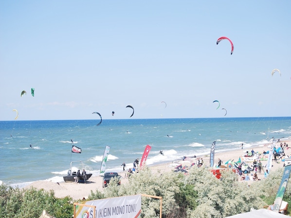 Una spiaggia nelle vicinanze