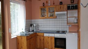 Kühlschrank, Ofen, Herdplatte, Geschirrspüler