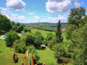 Property grounds - Farmhouse with pool, views (Castiglione D'orcia)