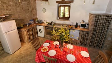 Kühlschrank, Mikrowelle, Ofen, Geschirrspüler