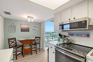 Fridge, microwave, stovetop, dishwasher