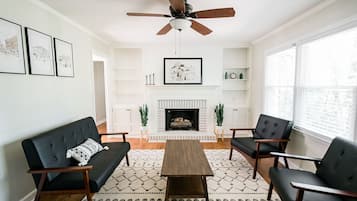 Téléviseur connecté, table de ping-pong