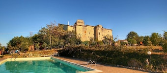 Umbria’s Poolside Charm