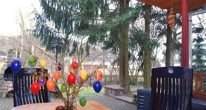 Vintage-Ferienhaus mit Terrasse in Trieb