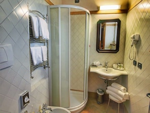 Douche, baignoire Ă jets