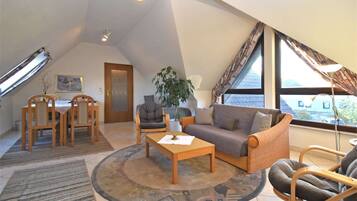 Fernseher, DVD-Player, Stereoanlage