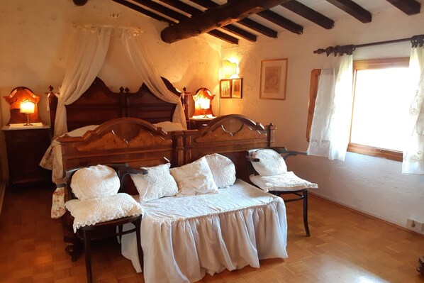 5 عدّة غرف نوم وسرير سفر وواي فاي مجانًا