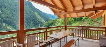 Mountain Retreat with Sauna