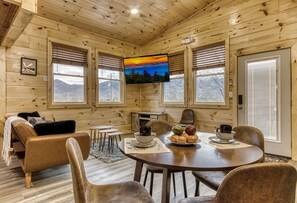 Dining - In-Town Smoky Mountain Views • No Steep Roads • Fully fenced Area for Pets. (Sevierville)