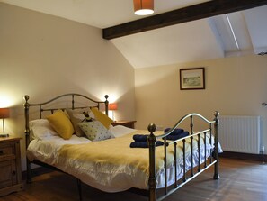 3 室のベッドルーム、WiFi (無料)、ベッドシーツ