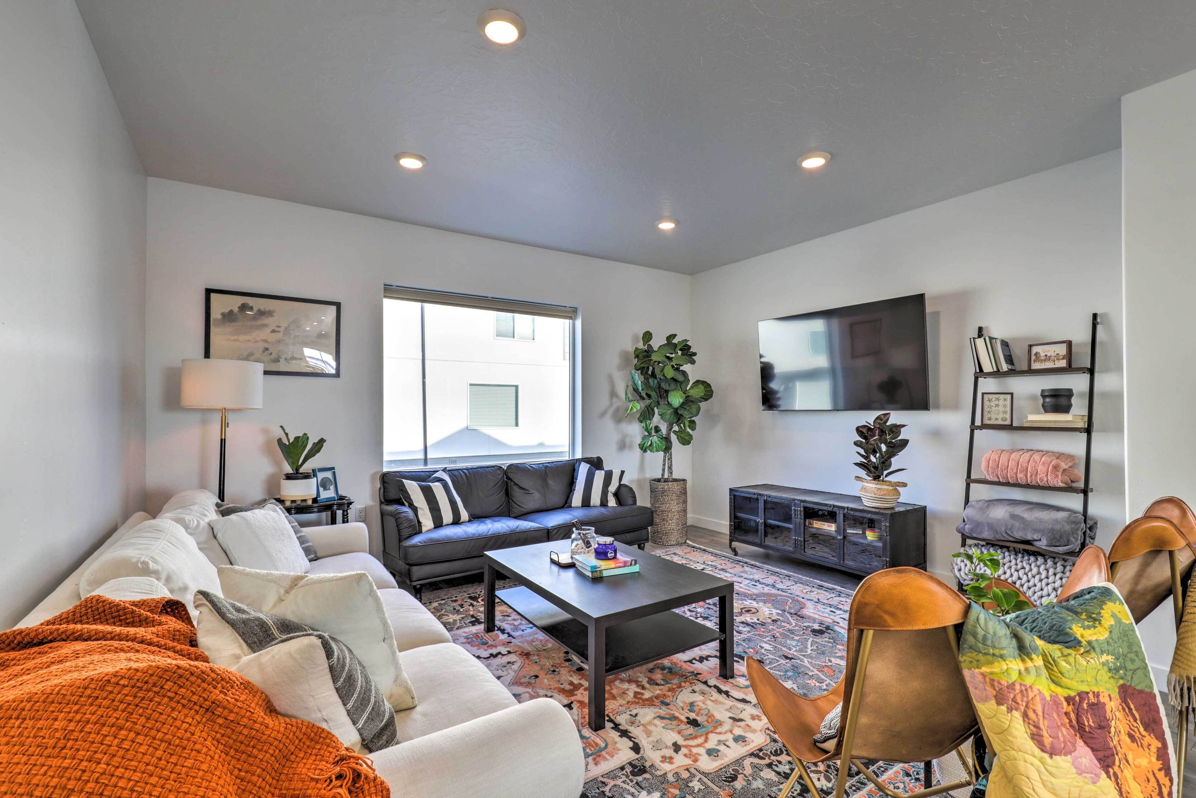 Modern Mountain Townhome - Ski Nearby