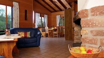 Fernseher, Kamin, Tischtennisplatte