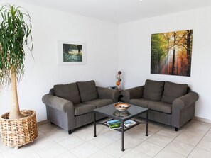 TV, stereo - Forest-Edge Family Retreat (Kappel)