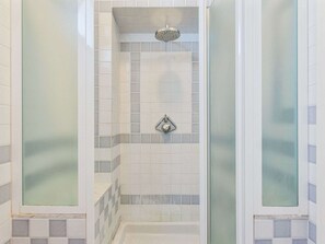 Ensemble douche/baignoire, bidet