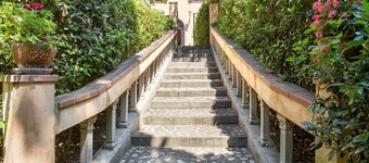 Fritid ved bassenget i Empoli Hideaway