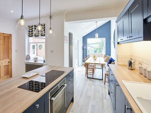 Dishwasher, cookware/dishes/utensils - 4 bedroom accommodation in Sleights, near Whitby (Sleights, near Whitby)