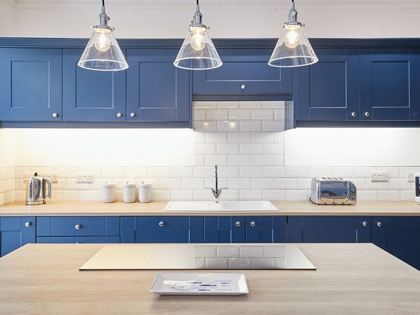 Dishwasher, cookware/dishes/utensils