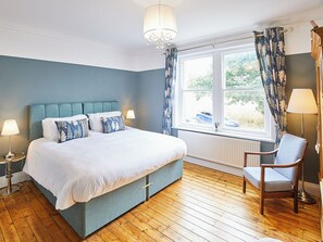 4 bedrooms, free WiFi, bed sheets - 4 bedroom accommodation in Sleights, near Whitby (Sleights, near Whitby)