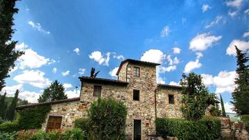 المنشأة من الخارج