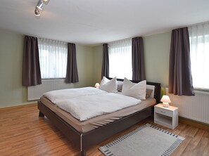 3 Schlafzimmer, Bügeleisen/Bügelbrett, WLAN