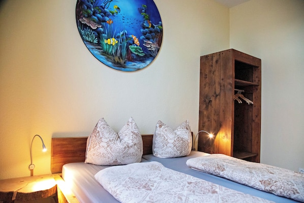 1 bedroom, travel cot, free WiFi, bed sheets