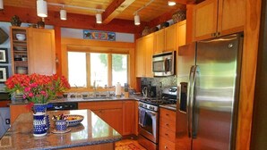 Private kitchen - GREENNEST is an ENVIRONMENTALLY FRIENDLY  Waterfront home close to Annapolis (Annapolis)