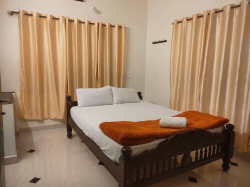 Just 2 minutes from NISARGADAMA . Family friendly and couple friendly homestay..