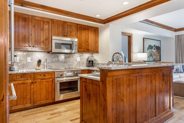 Private kitchen - Lovely 2BD Ski-in / Ski-out Condo  @ Bachelor Gulch (Avon)