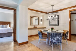 Dining - Lovely 2BD Ski-in / Ski-out Condo  @ Bachelor Gulch (Avon)