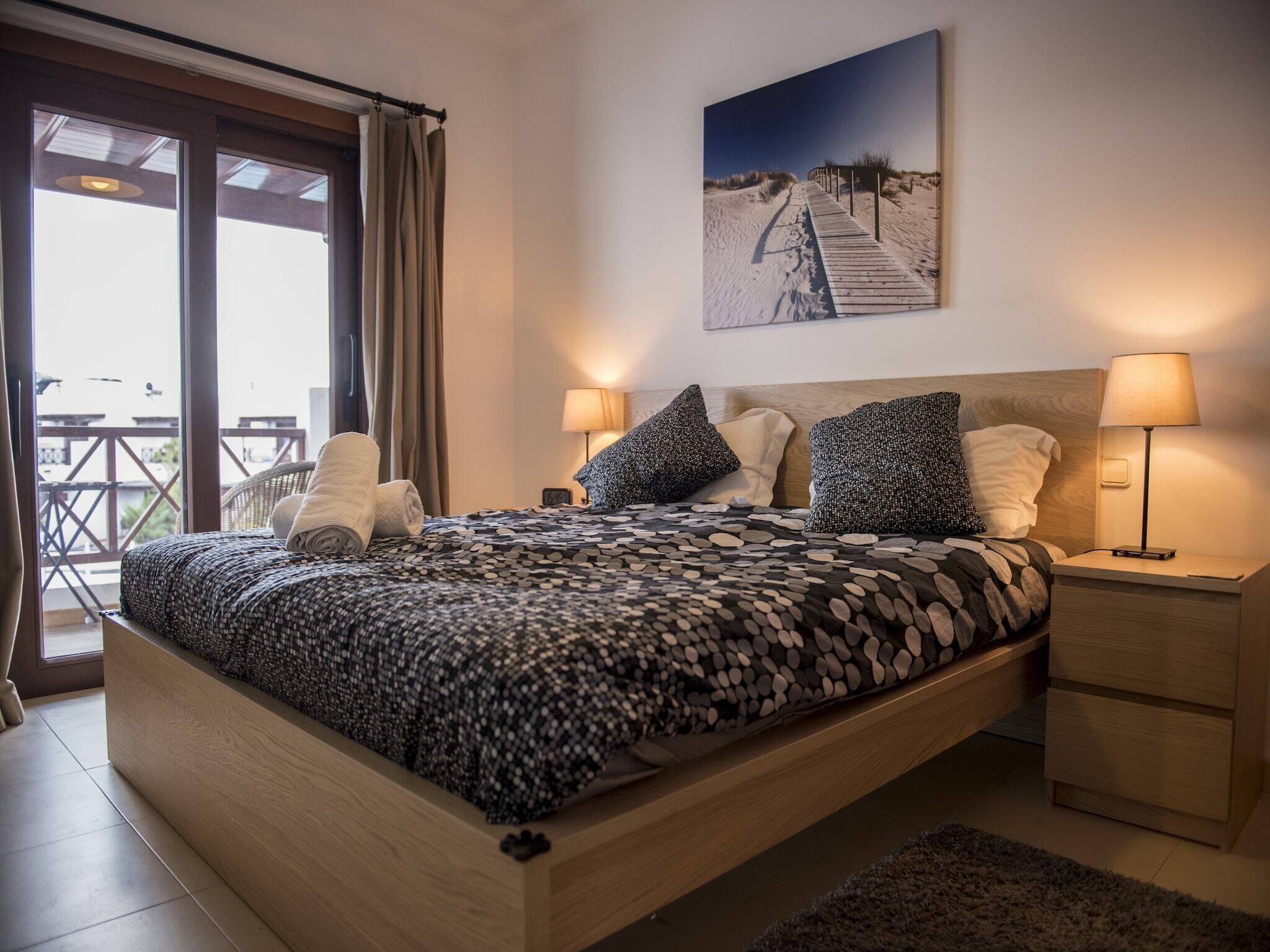 2 bedrooms, iron/ironing board, WiFi