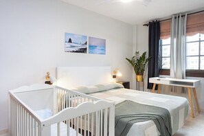 2 Schlafzimmer, Schreibtisch, Bügeleisen/Bügelbrett, WLAN