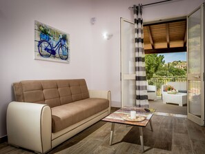 TV - Belvilla by OYO Mari e Monti 4 (Castellammare del Golfo)
