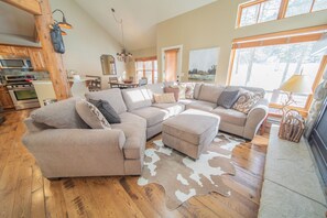 公寓 (Starfire 1974) | 起居區 | 電視