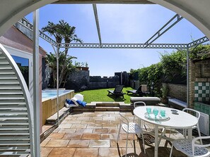 Outdoor dining - Holiday Home in Acireale by the Seafront (Acireale)