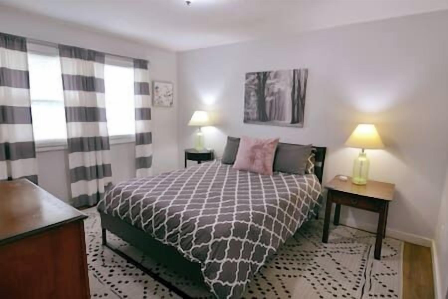 2 chambres, fer et planche à repasser, Wi-Fi gratuit, draps fournis