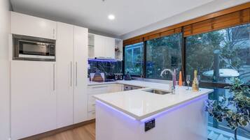 Cookware/dishes/utensils