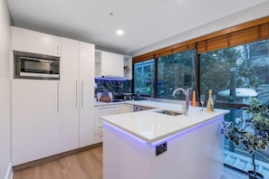 Cookware/dishes/utensils