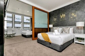 2 bedrooms, desk, iron/ironing board, WiFi