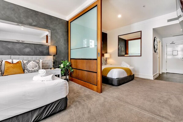 2 bedrooms, desk, iron/ironing board, WiFi