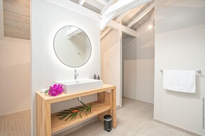 Panoraamahuoneisto | Kylpyhuone | Hiustenkuivaaja