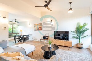 TV - Nightcliff Foreshore: Seaview  ~ Outdoor Dining (Rapid Creek)