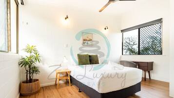 2 Schlafzimmer, Schreibtisch, Bügeleisen/Bügelbrett, Reisekinderbett